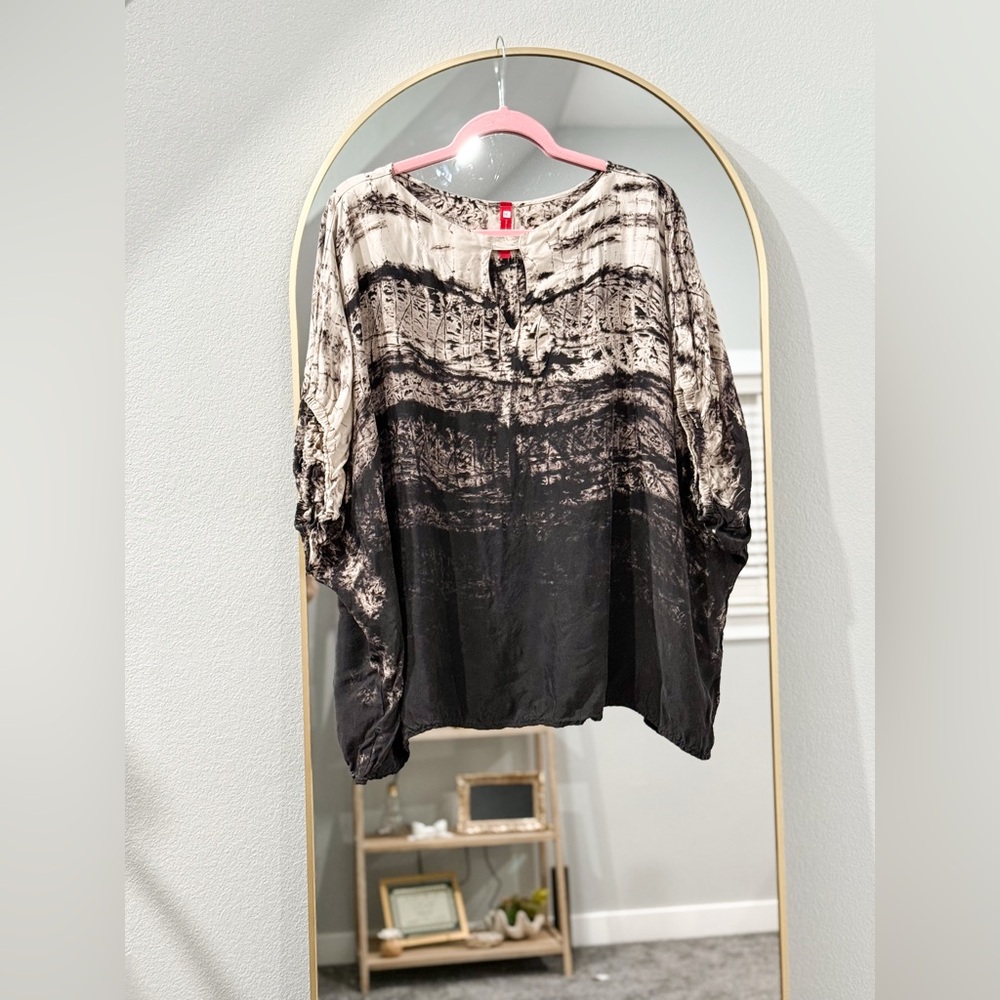 IC Collection Black and Cream Top
